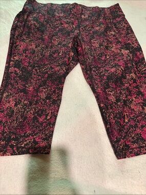LIVI Active Floral Capri Leggings 26/28 Plus Size Athleisure Stretch